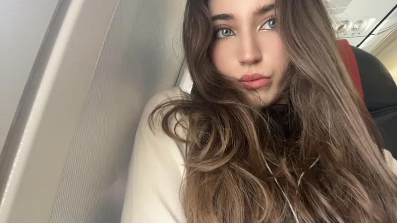 Mia K, UK tutor